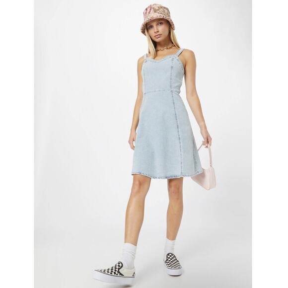 VERO MODA Women Lilith Denim Mini Dress Blue M Coastal Casual Chic Y2K Nostalgia - Picture 1 of 13